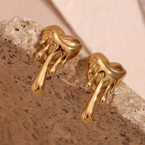 Thumbnail: Solid Dripping Heart Studs