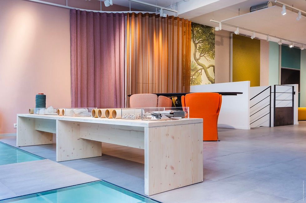 Confection sur-mesure : rideaux acoustiques wave