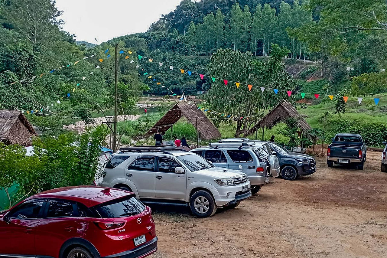 บรรยากาศสวนน้องพลอย พร้อมพื้นที่พักแรม