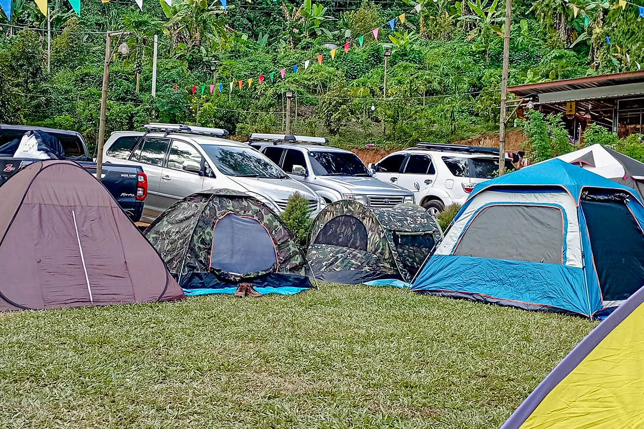 บรรยากาศสวนน้องพลอย พร้อมพื้นที่พักแรม
