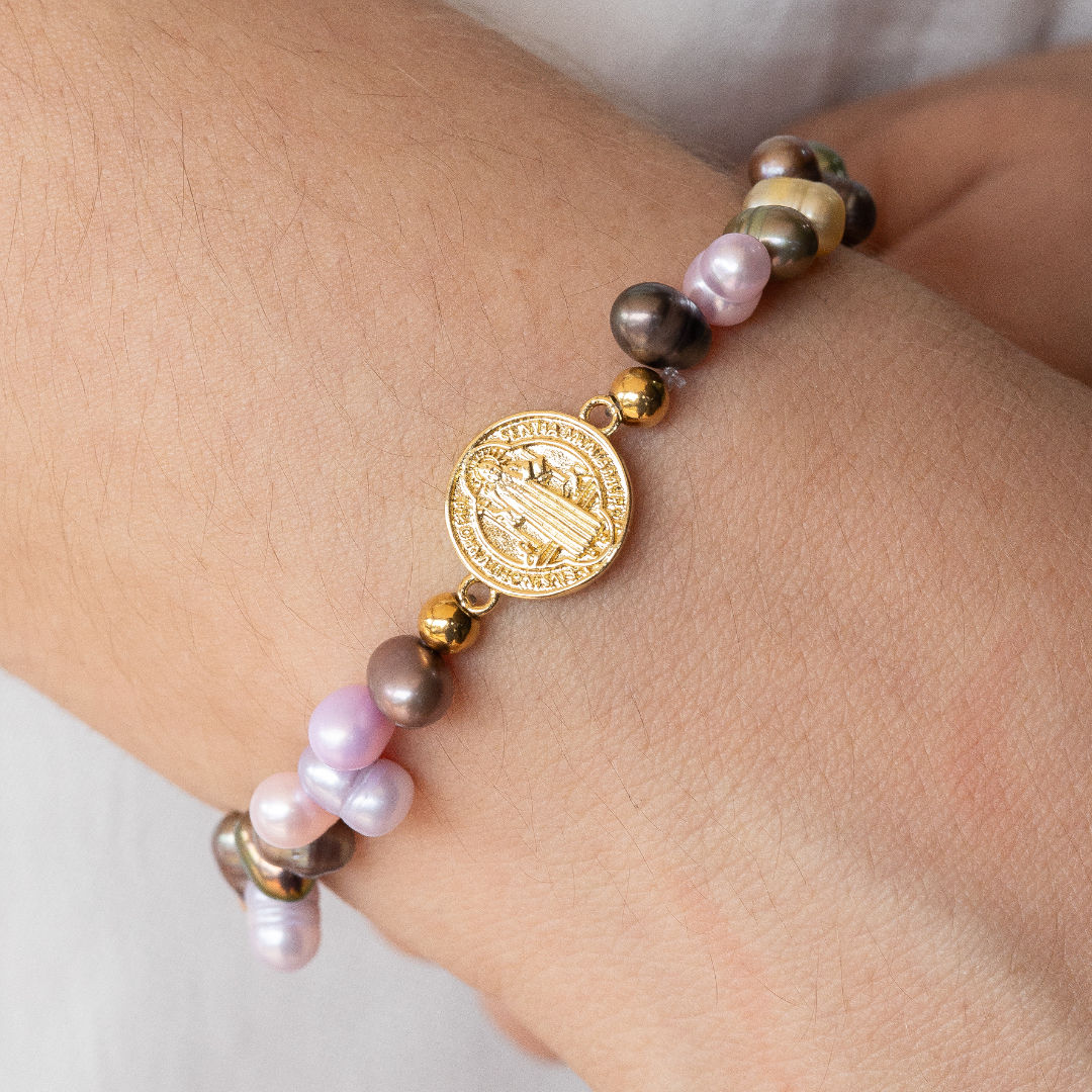 Pulsera Perla de Colores Dije San Benito