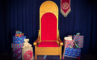 Sinterklaasstudio - Troon van Sinterklaas huren met bijpassende decoratie