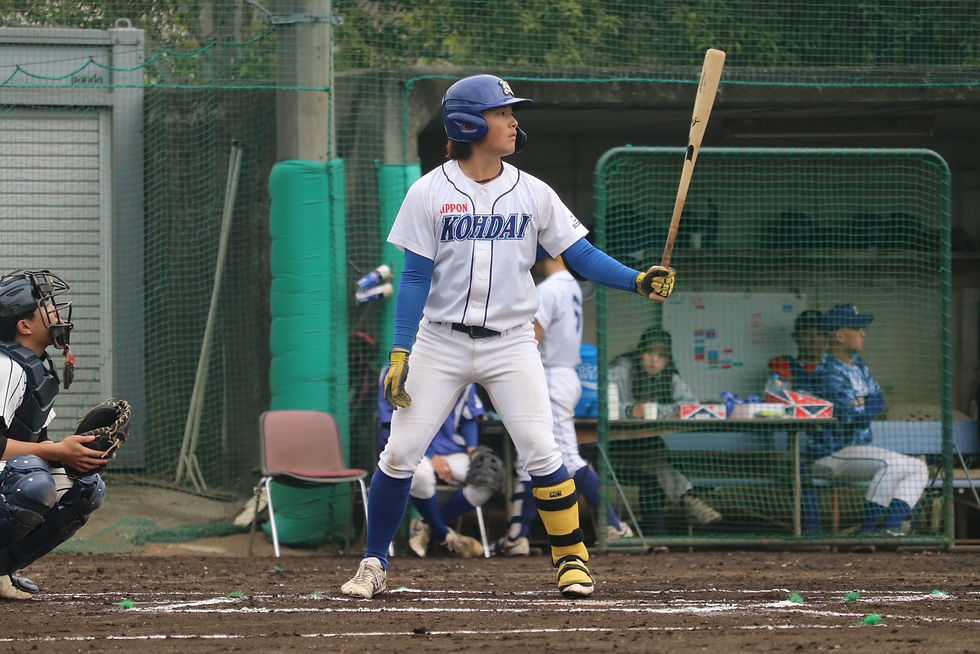 ライト前に二点タイムリーツーベースヒット?を放つ小野