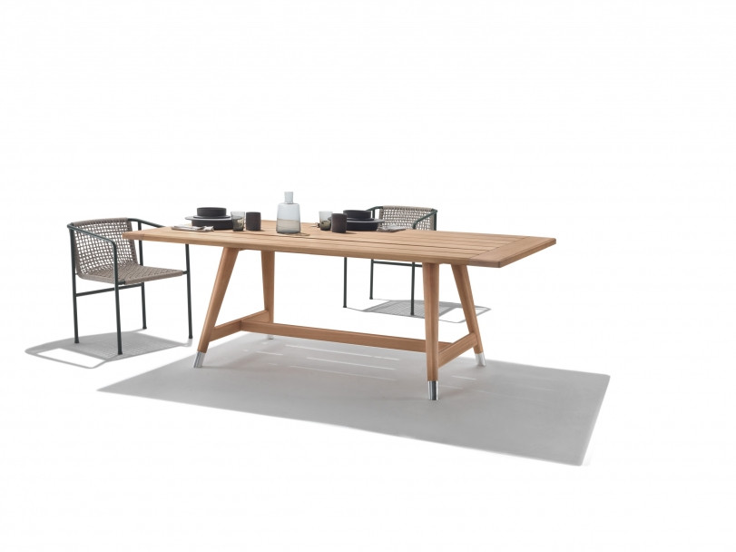 flexform_desco_outdoor_table_2.jpeg