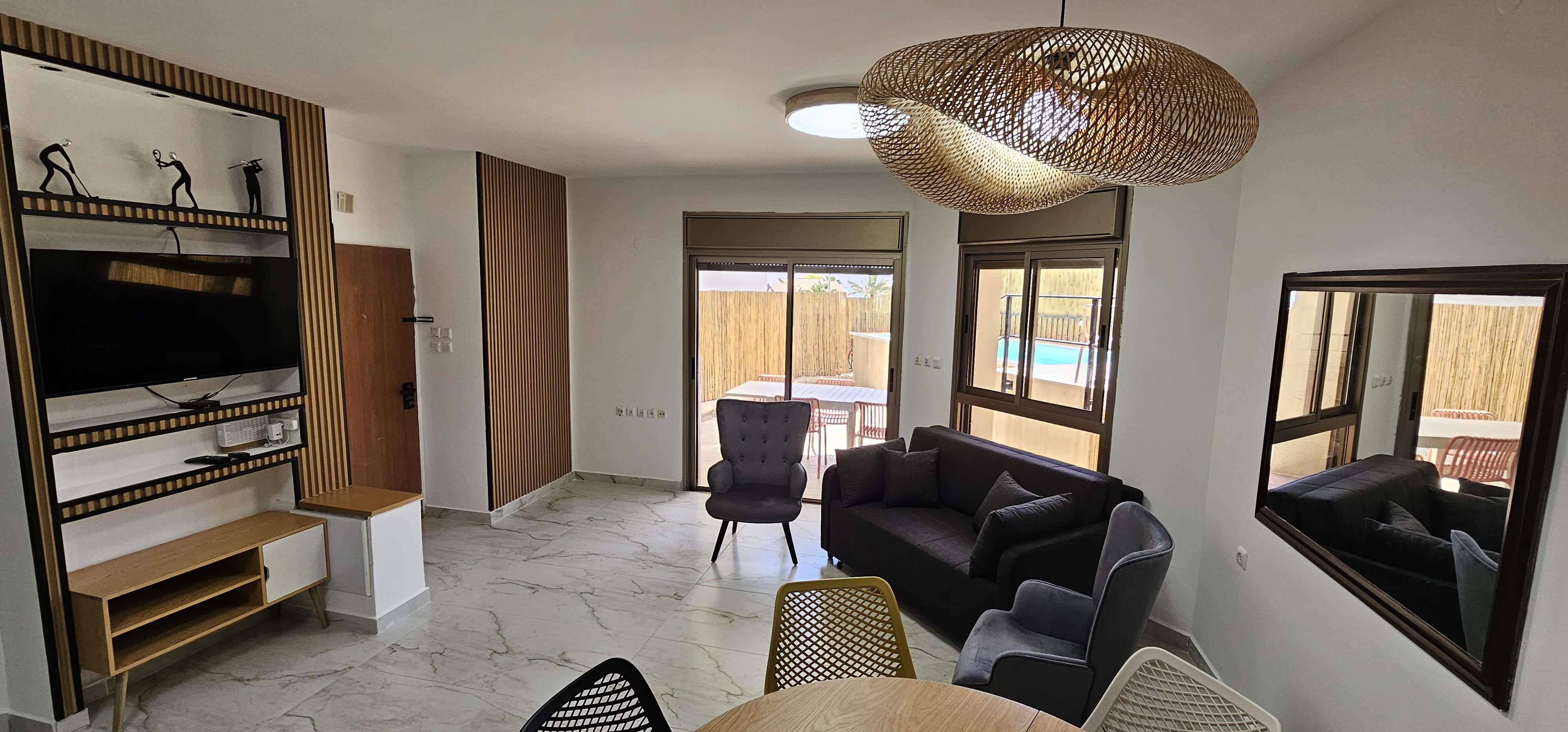 חזית המבנה בו נמצאת דירת CLODINE ברחוב שהם בשכונת שחמון אילת 19