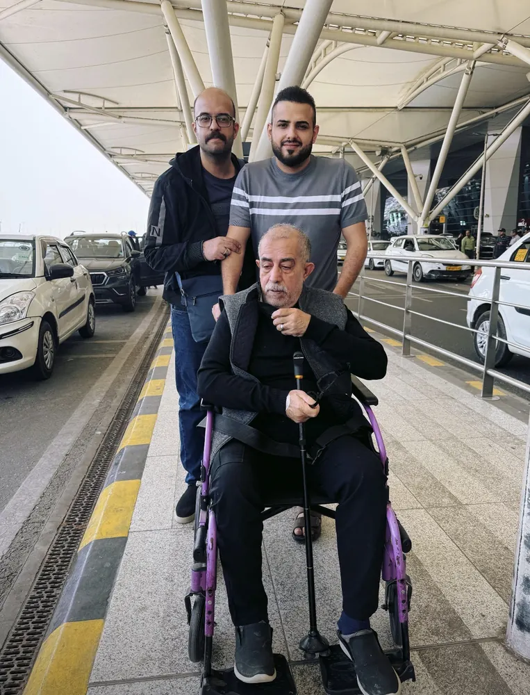 مرافقة المريض في المطار