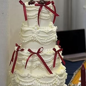 Vintage Piped Cake