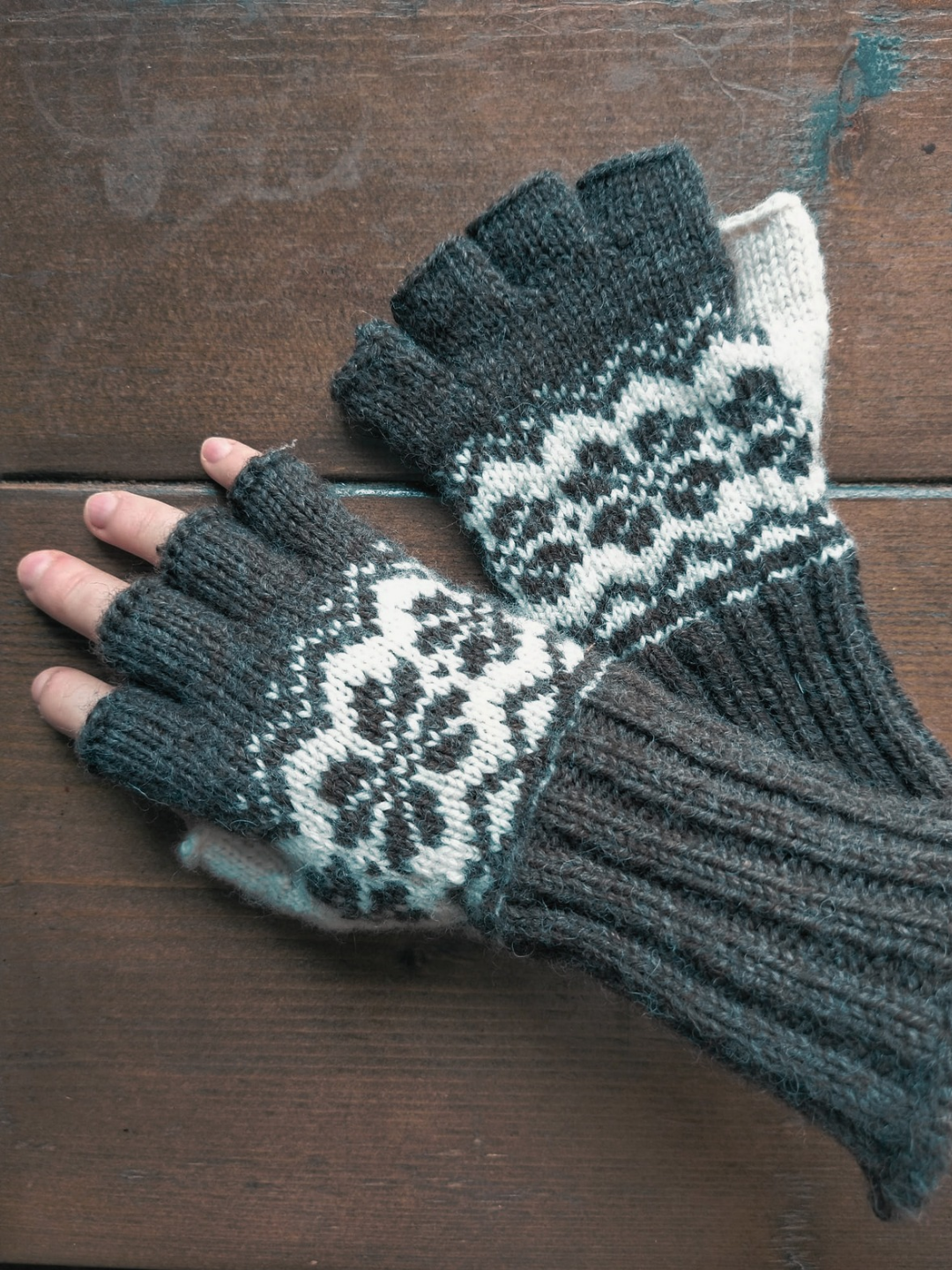 Nordic Flower Fingerless Gloves