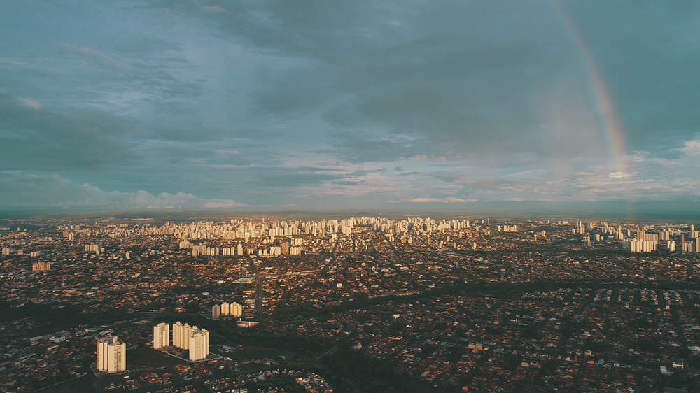 Capa do artigo Marketing imobiliário, arquitetura e móveis planejados: estratégia visual, performance e a engenharia real do ROI