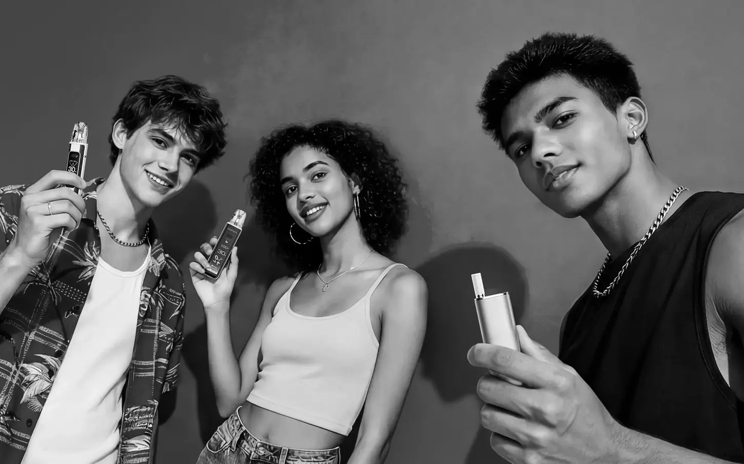 amigos fumando vaper