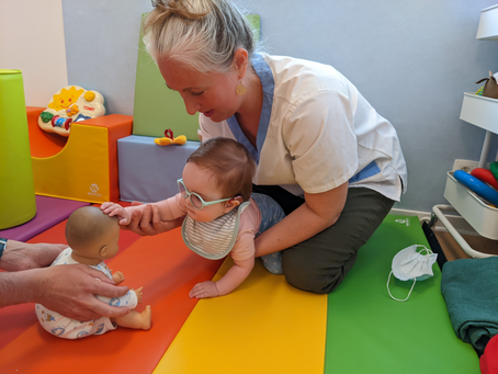 Soutenir le développement du tout-petit : une approche corporelle et relationnelle