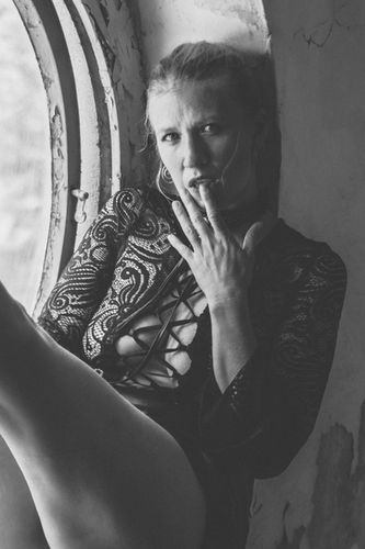 #hagenow # lost place #fotografie #femalefotografer #altefabrik #jessabloom #jessicabloom #fetischfotografie #fremdgeknipst 