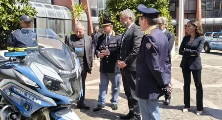 Mobilità del futuro e sicurezza stradale: visita di Jean Todt alla Polizia stradale