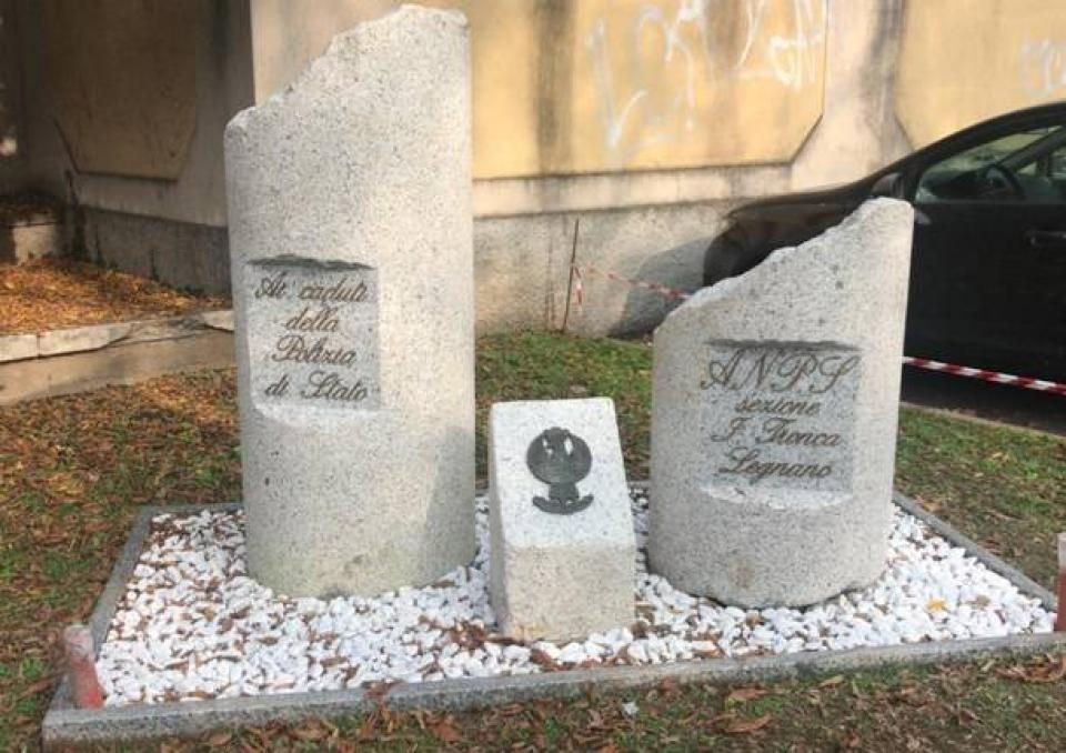 Cerimonia di scoprimento di un marmo dedicato ai Caduti della Polizia di Stato.