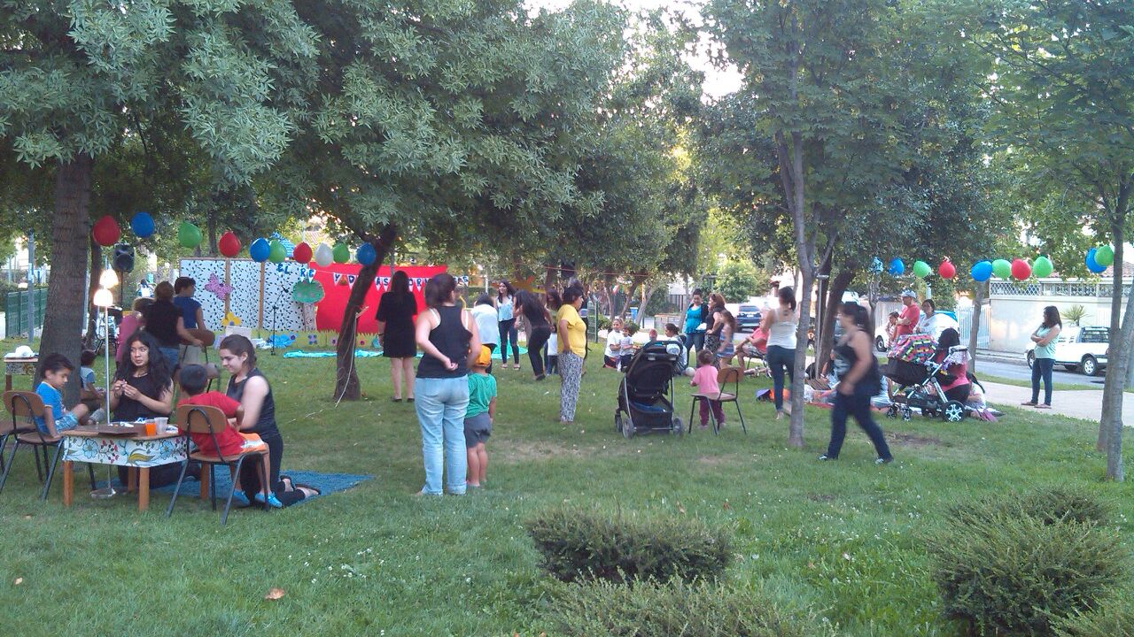 Compartiendo plaza villa Rojas Magallanes2