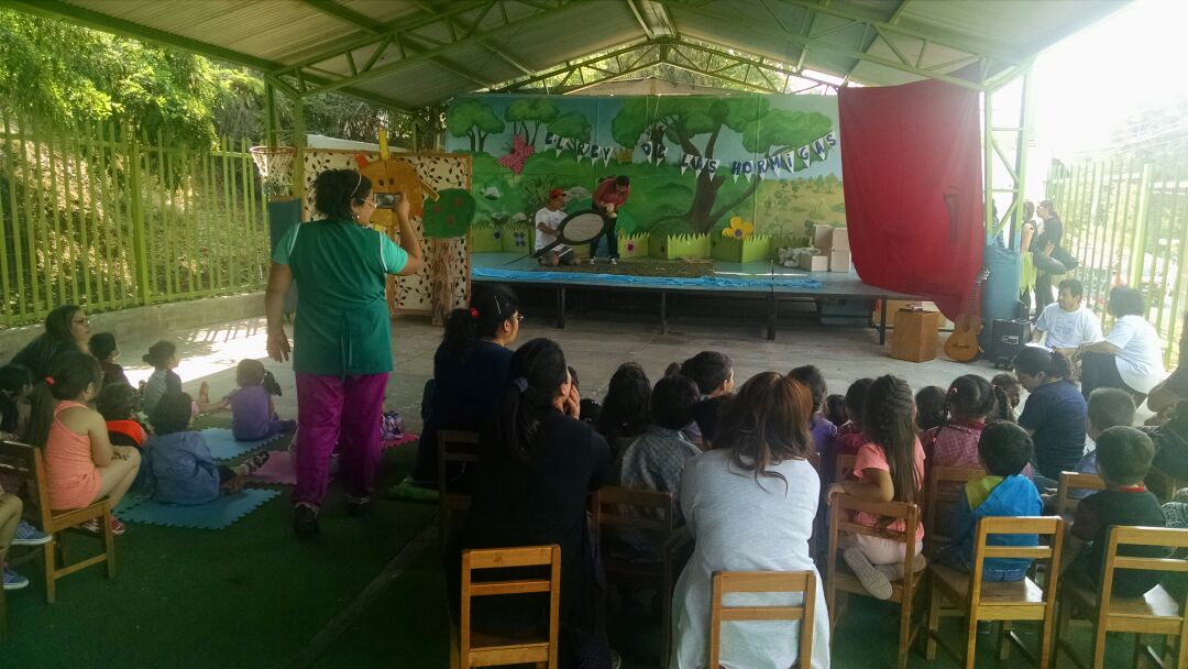 obra El Rey de Las Hormigas en jardin infantil 2