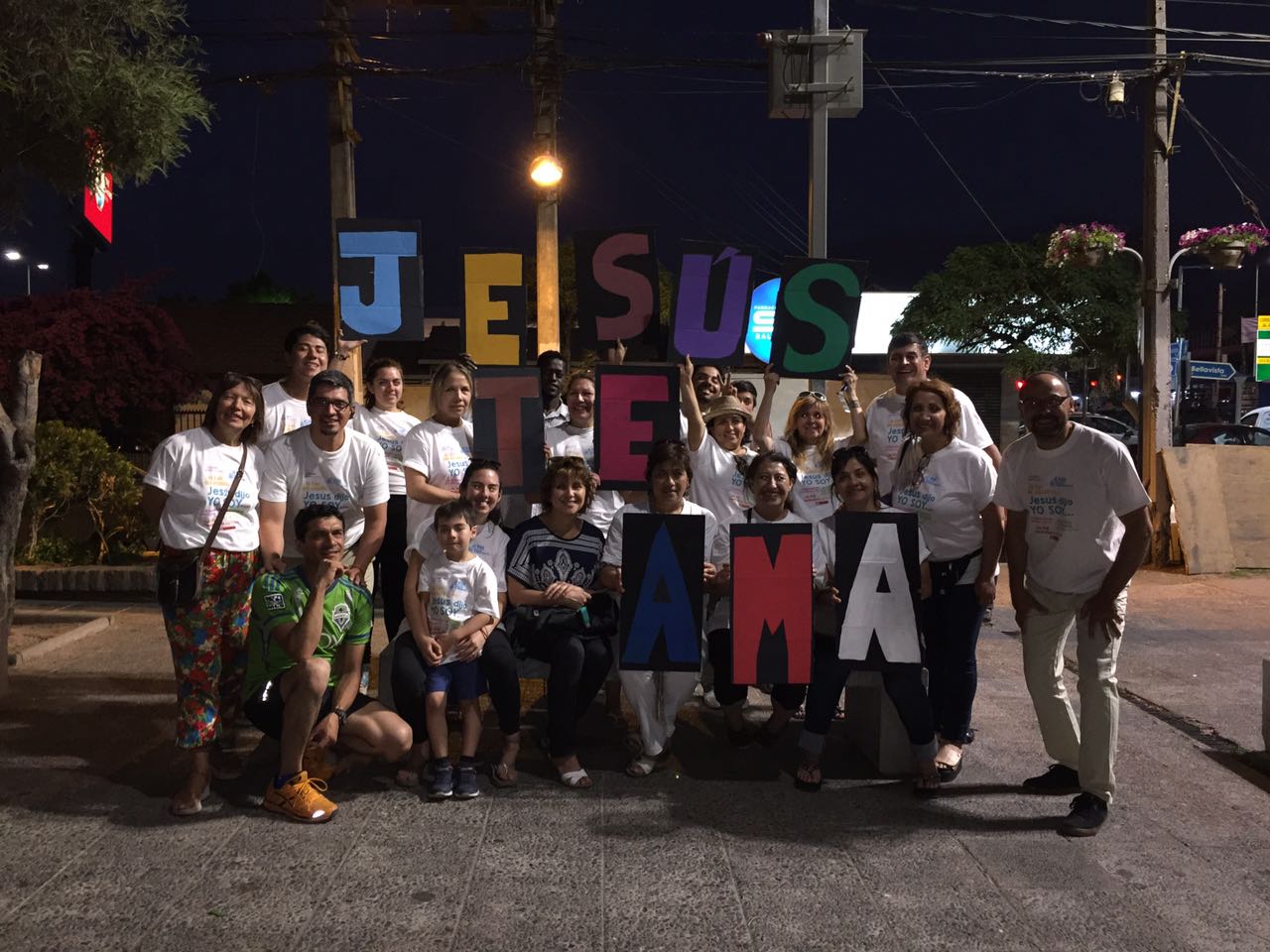 compartiendo delamor de Dios en Plaza Vespucio