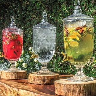 cocteles bien presentados para celebrar un evento como aniversarios de boda