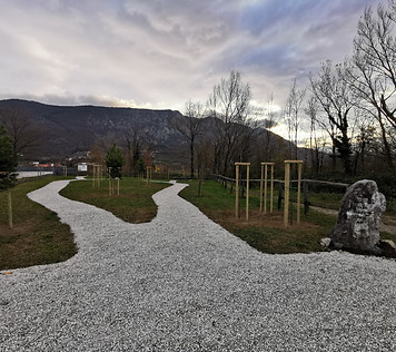 2021 Ureditev parka pri mostu čez Močilnik na cesti proti Ložam.jpg