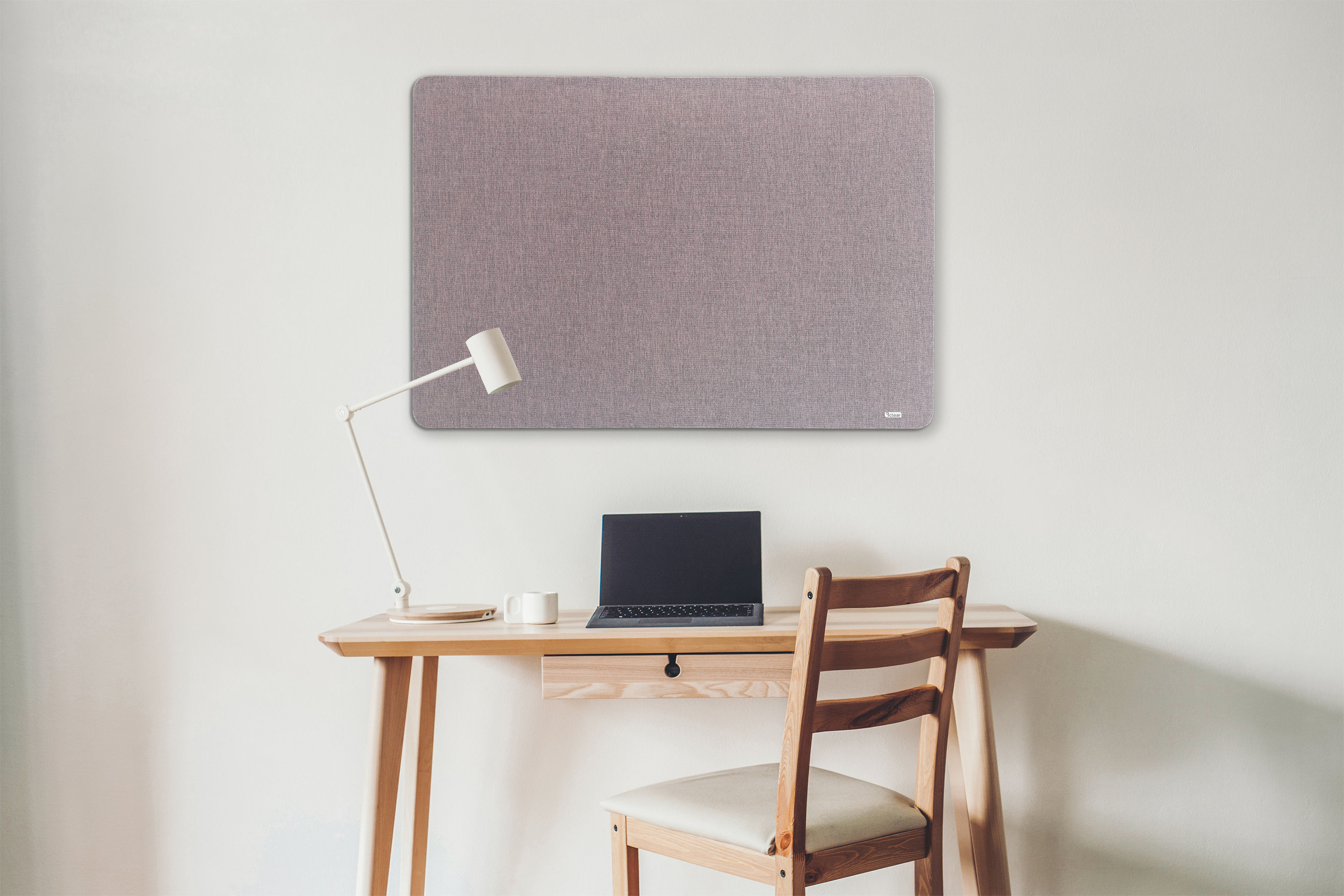 לוח נעיצה מעוצב מבד בצבע ורוד עתיק במשרד