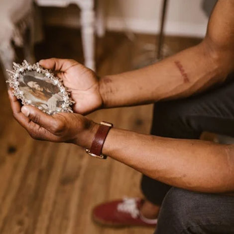 Culpa por ter ido: e a família que ficou?