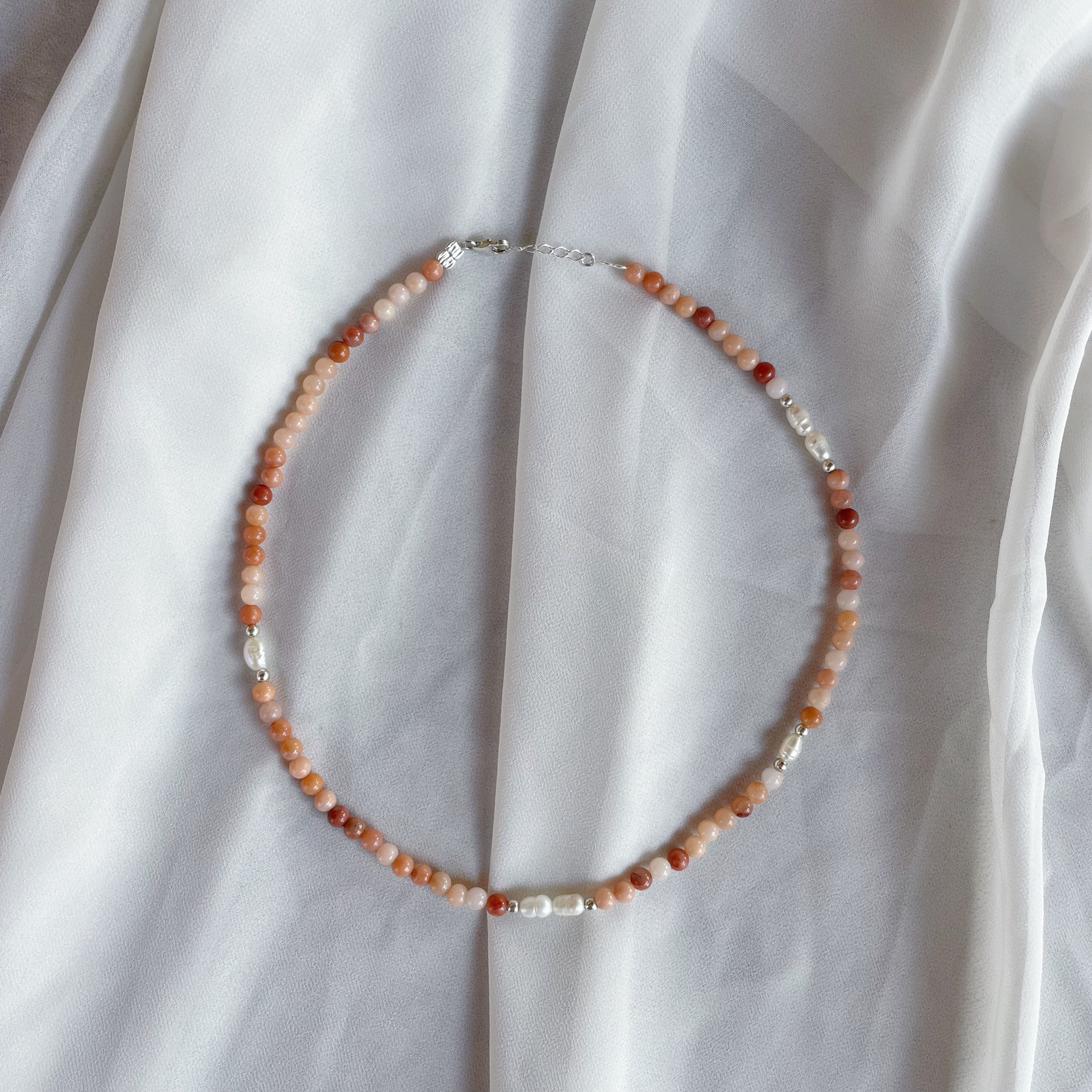 The classic necklace pink