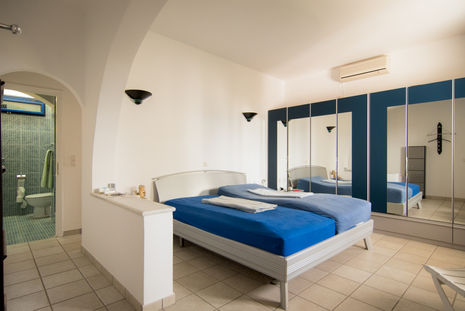Haupthaus Schlafzimmer.jpg