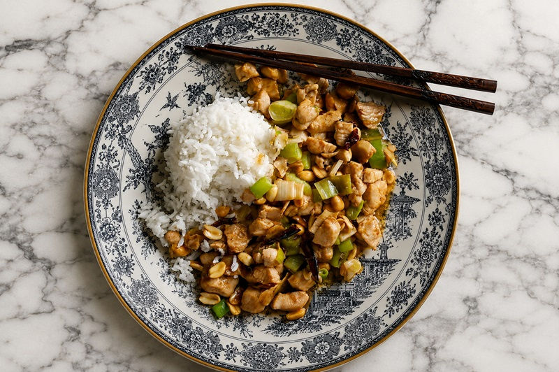 🌶️🔥Gong Bao Chicken has been traditionally prepared with stir-fried tender chicken cubes, Sichuan peppercorns, scallions and garlic, and roasted peanuts were added for extra crunch!