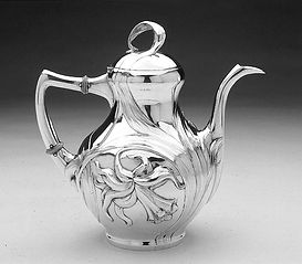 Zilveren art nouveau theapot, Philippe Wolfers, 'Iris' 950/1000(collection zilver.be)