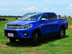 4 Wheel Driving: Toyota HiLux