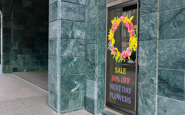 Transparent DV-LED Freestanding Totems