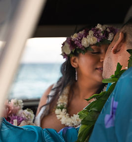 couples portrait in Oahu flower truck 