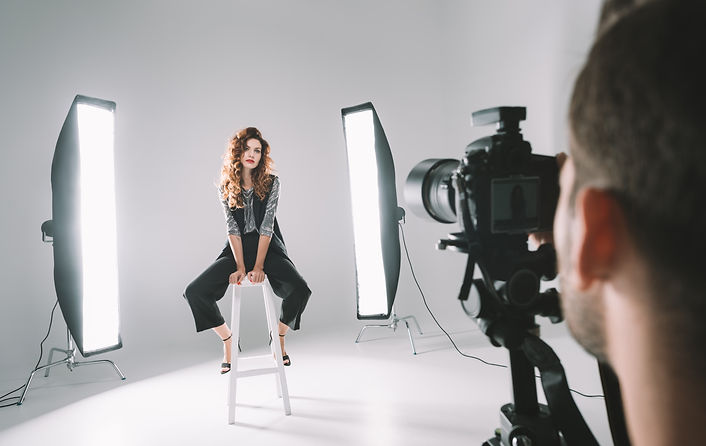 professional-photographer-and-beautiful-model-on-f-2022-12-16-20-35-39-utc.jpg