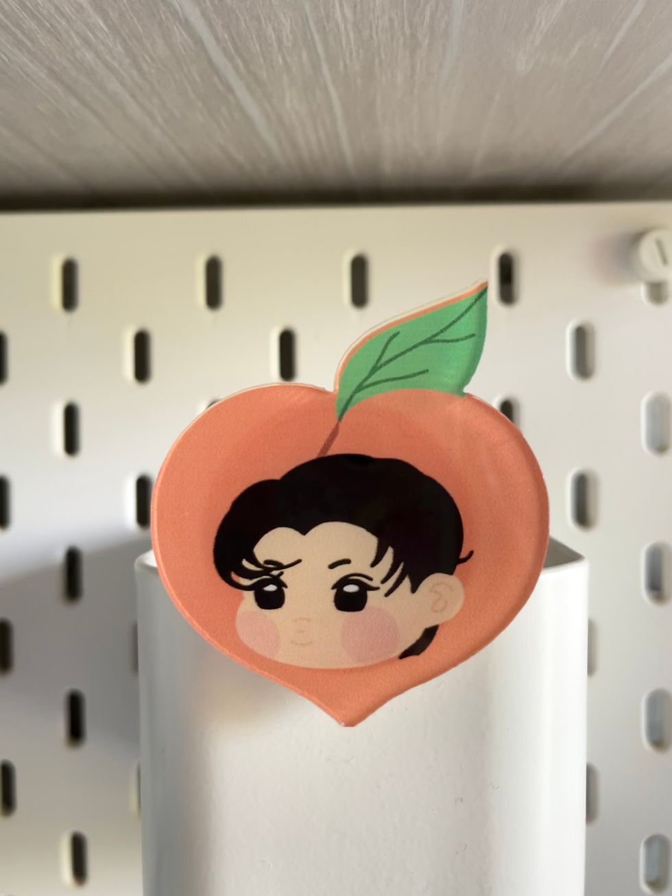 Thumbnail: Kai Peaches phone grip