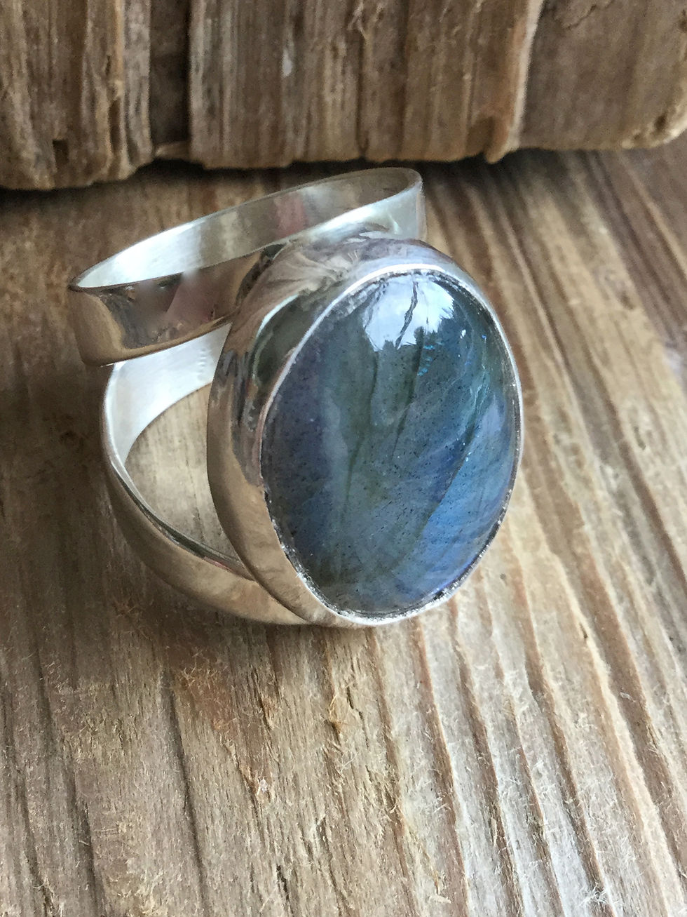 Thumbnail: split shank ring