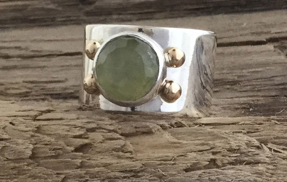 Thumbnail: gold shot ring