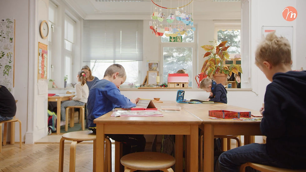 Einblick in ein wunderschönes Klassenzimmer an der Montessori-Schule Niederseeon