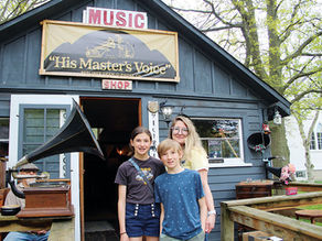 CTMHV flea market helps shoppers hunt for rare finds, tour the museum