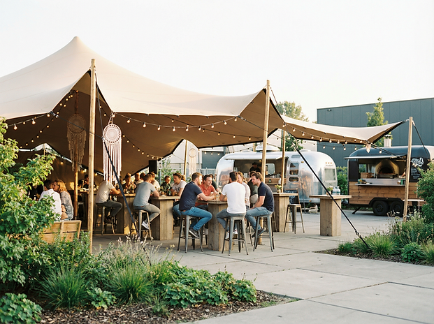 Rustige bedrijfsborrel in festivalsfeer.png