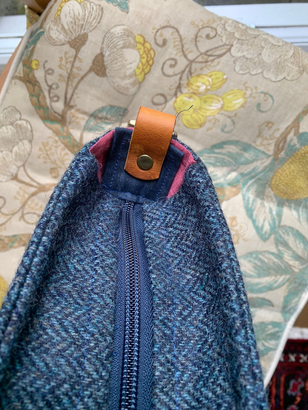 Thumbnail: Added zipper Closure