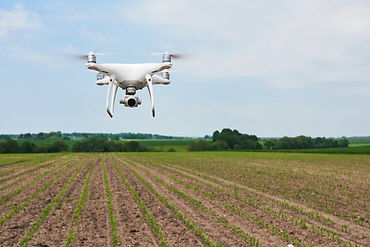 drone-quad-copter-with-high-resolution-digital-camera-green-corn-field-agro_146671-19045.j