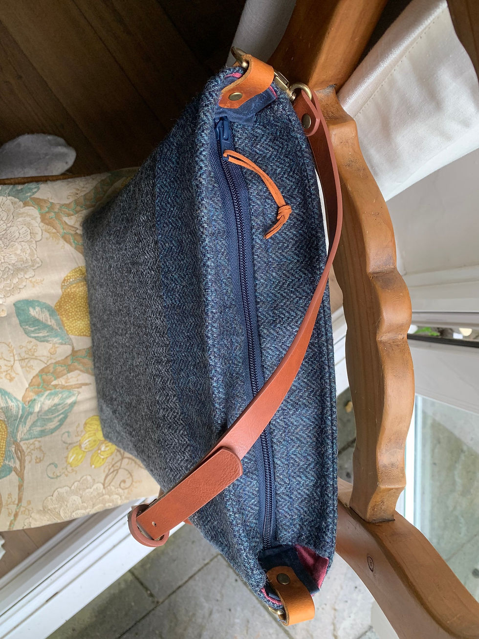 Thumbnail: Added zipper Closure