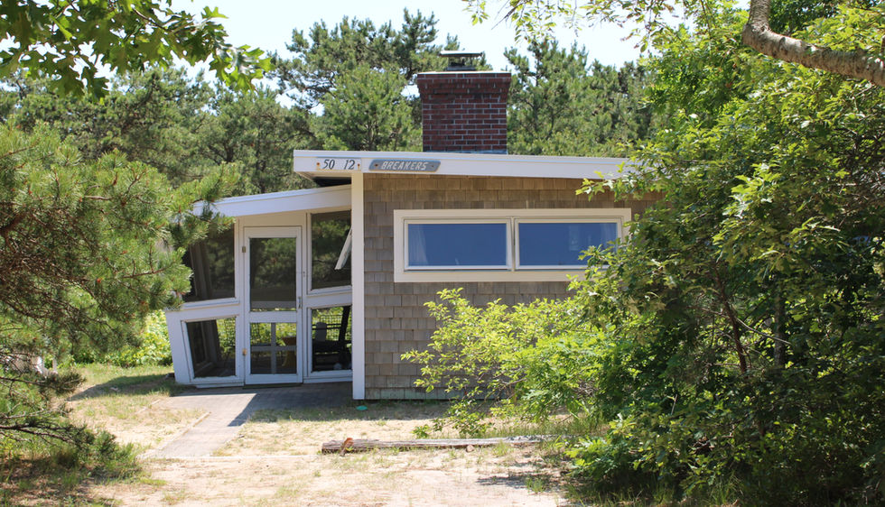 Breakers six person oceanside cottage with screened in porch