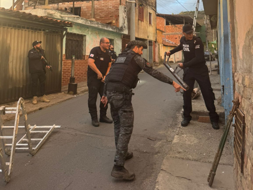 Polícia Civil faz operação em Nova Lima, prende dois e resgata cão vítima de maus-tratos
