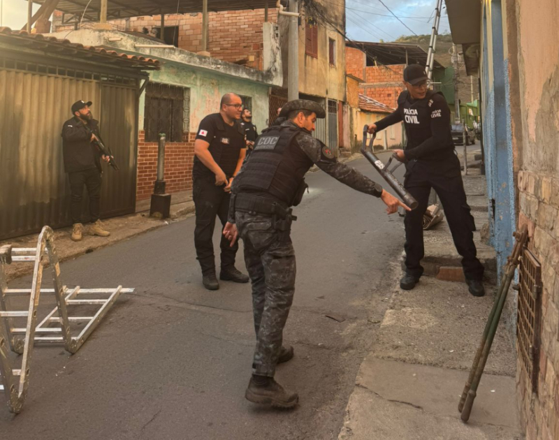 Polícia Civil faz operação em Nova Lima, prende dois e resgata cão vítima de maus-tratos
