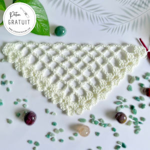Créez votre châle au crochet avec ce projet facile ! Ce modèle facile et tendance est parfait pour les débutantes comme pour les crocheteuses confirmées. Choisissez un fil de coton léger pour l'été ou un fil acrylique douillet pour l'hiver. Ce patron est réalisé avec le fil Elana de Lou passion, en acrylique pour un rendu léger et chaud ! Personnalisez votre création avec une multitude de couleurs et de textures. Un projet DIY idéal pour s'offrir ou offrir un cadeau unique.