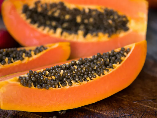Papaye : tous les bienfaits santé de ce fruit aux petites graines noires