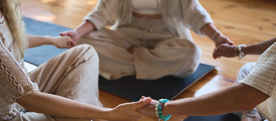 Meditativ woman circle in Naples Florida