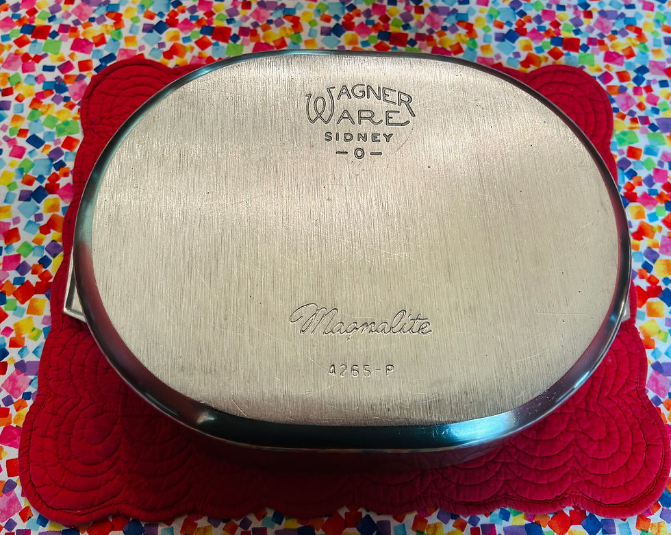 Thumbnail: Vintage Wagner Sidney older magnalite 8 quart roaster w/ cast trivet #4265