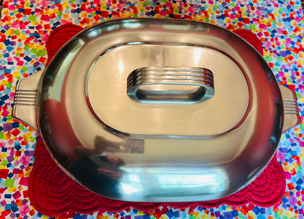 Thumbnail: Vintage Wagner Sidney older magnalite 8 quart roaster w/ cast trivet #4265